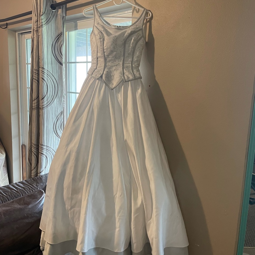 This is a size 6 lady roi couture wedding dress.